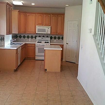 5th image of 826 Deer Hollow Dr