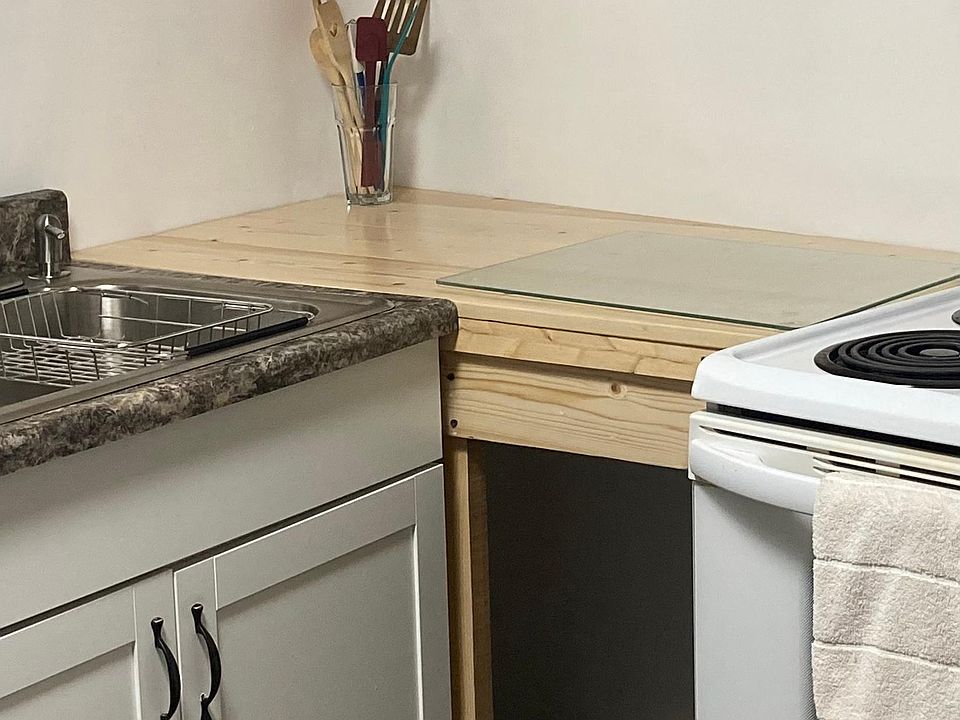 Nice work space next to stove