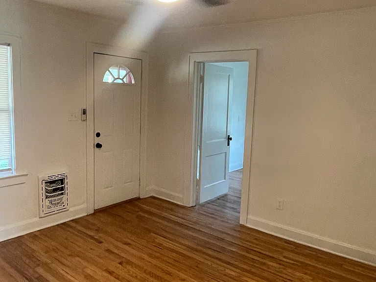 4414 Crisp Ave — Photo 5