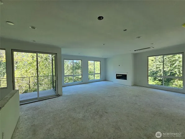14892 HS#7 NE 2nd Court, Bellevue, WA 98007