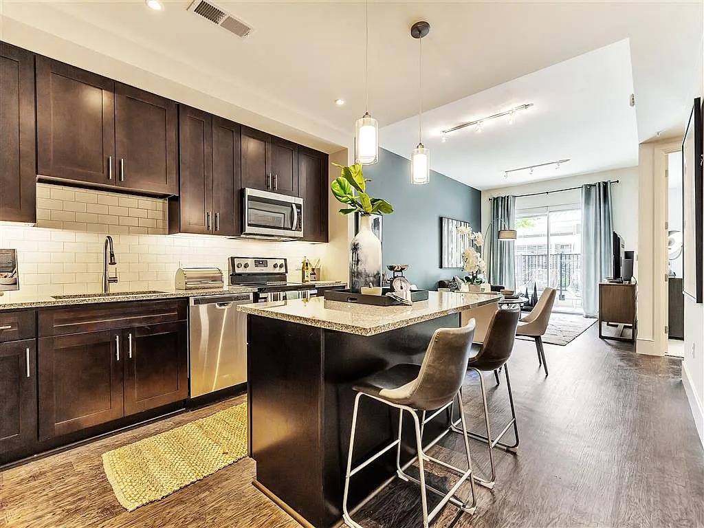 Preston Hollow Village — Photo 4