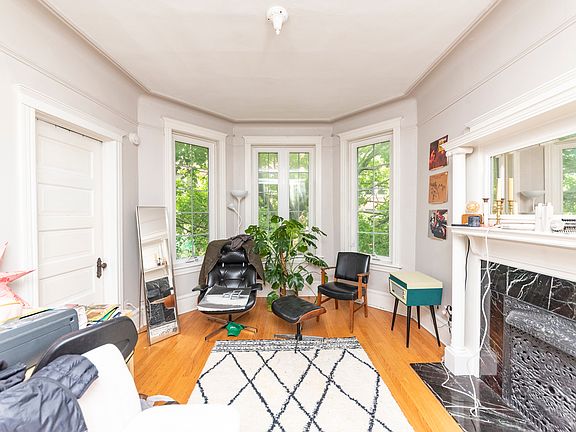2nd image of 2836 N Sheffield Ave #2