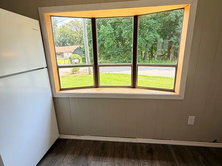 315 Thompson Rd — Photo 3