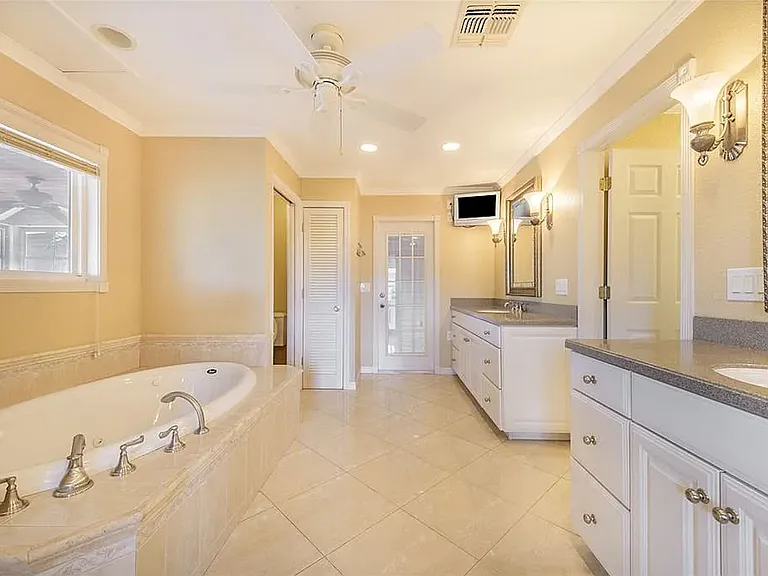 4854 E Hinson Ave — Photo 26