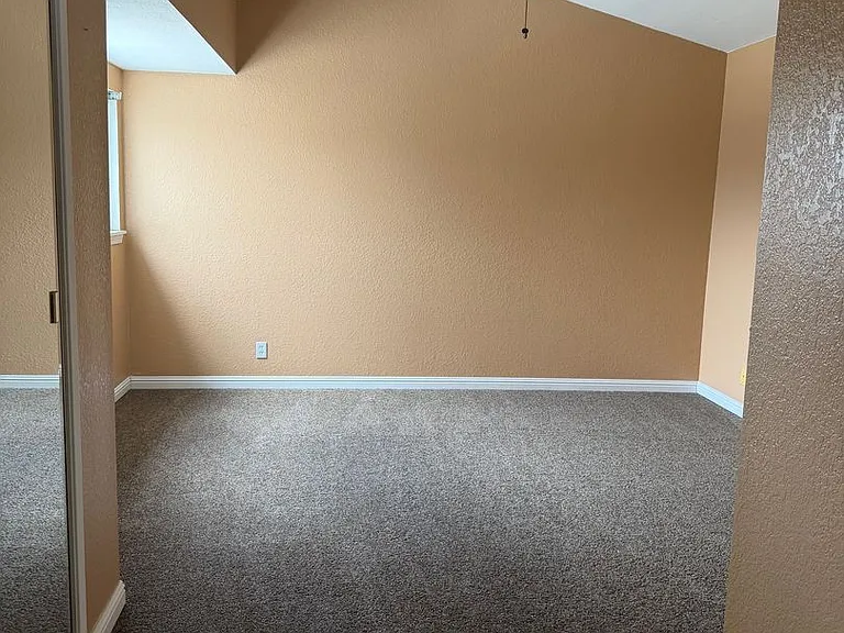 1100 Honeysuckle Way — Photo 9