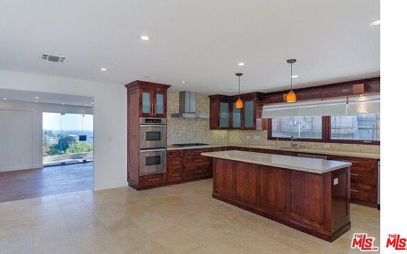 5th image of 1874 Sunset Plaza Dr