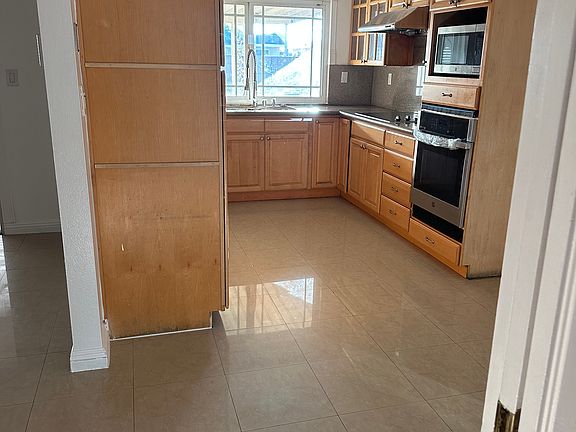 5th image of 503 S Vicki Ln