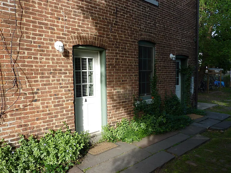 Commercial Ave — Photo 2
