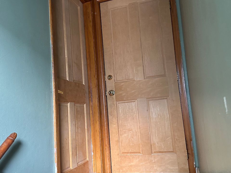 Outer bedroom is door on the left. Has separate key. Can be used as an office/storage/guest room or uniquely placed bedroom. Other door is entry to apartment.