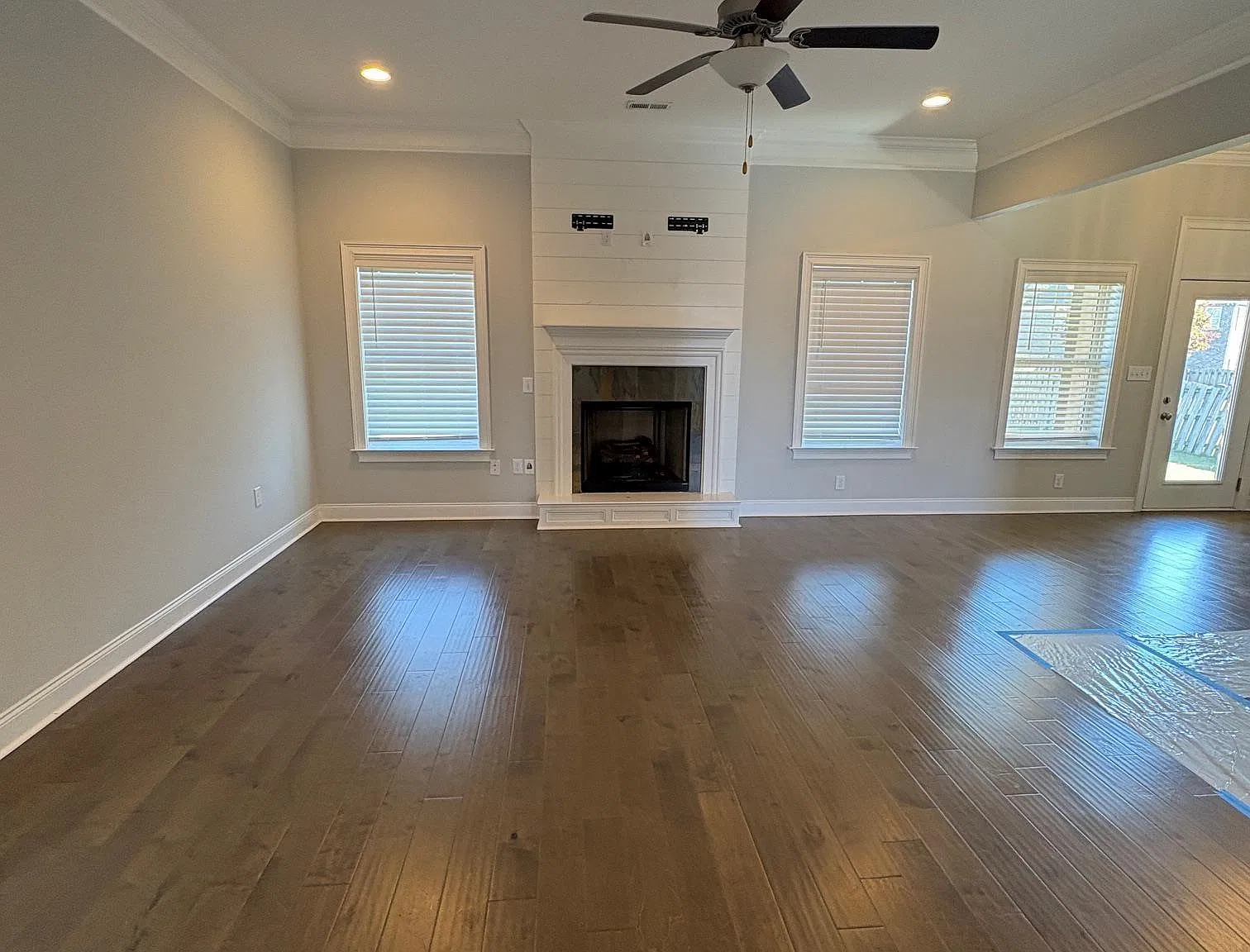 4 bed, 2.5 bath, 2763 sqft, $2,500 — Photo 3