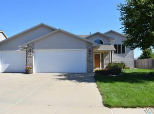 1916 S Grinnell Ave, Sioux Falls, SD 57106