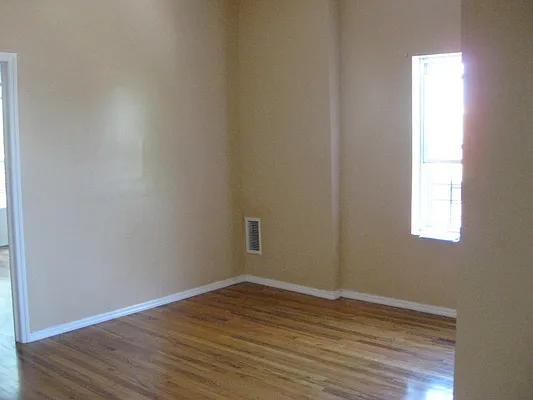 Rented by Windsor Homes Realty Corp | media 60