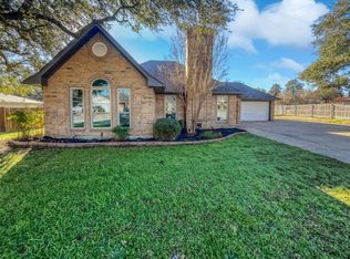 1511 Surry Place Dr, Cleburne, TX 76033