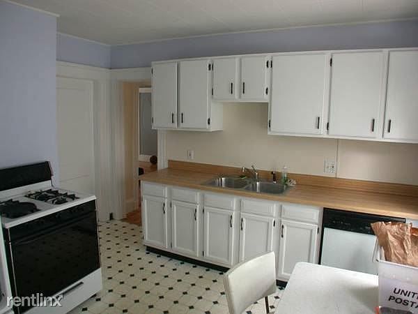 1st image of 40 Lincoln Pkwy #1
