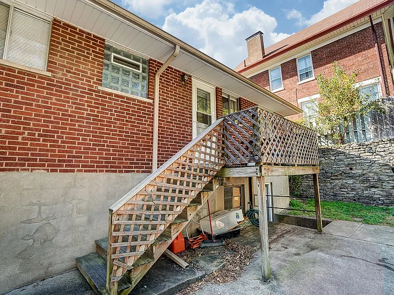 454 Warner St — Photo 41