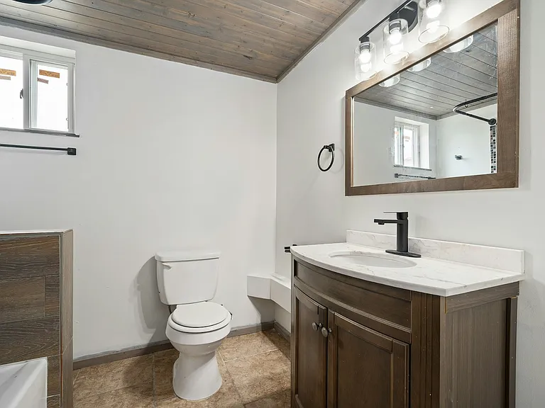 215 S 11th St #1 — Photo 3