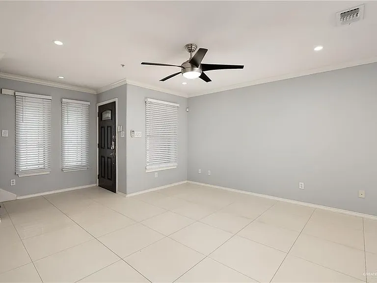 103 S 48th Ln #3 — Photo 4