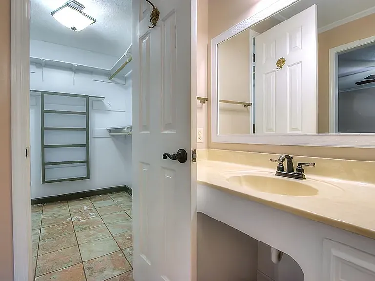 2704 Powhatan Dr — Photo 32