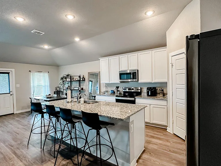 6818 Emerald Valley — Photo 33