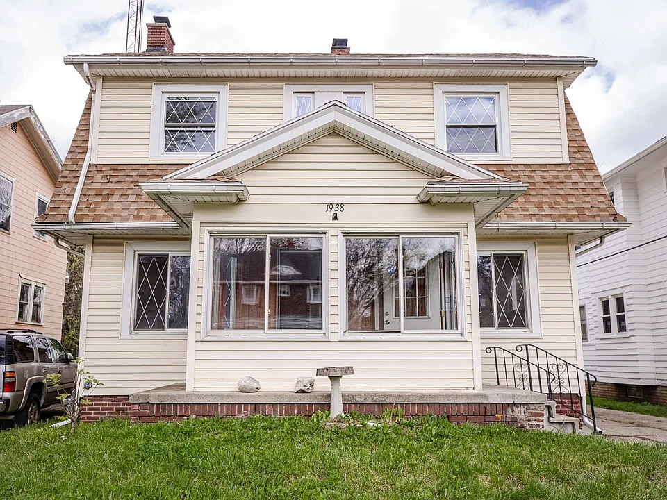1938 Fernwood Ave