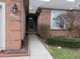 40545 Oakbrook Dr, Sterling Heights, MI