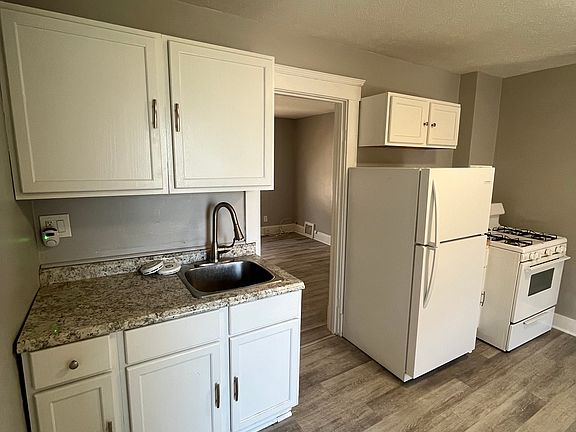 2nd image of 2021 Halstead Ave APT 4