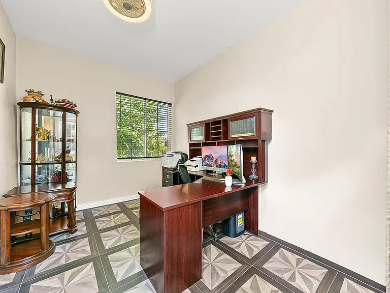 46211 Roadrunner Ln — Photo 3