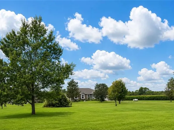 17363 247th St, Tonganoxie, KS 66086