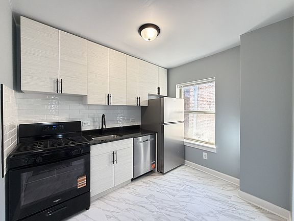 2nd image of 4033 W Melrose St #W4