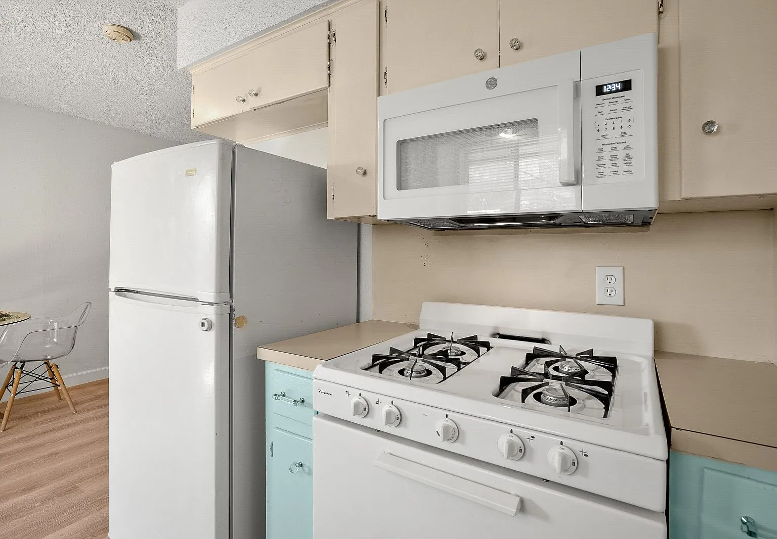 2 bed, 1.0 bath, 833 sqft, $1,450 — Photo 3
