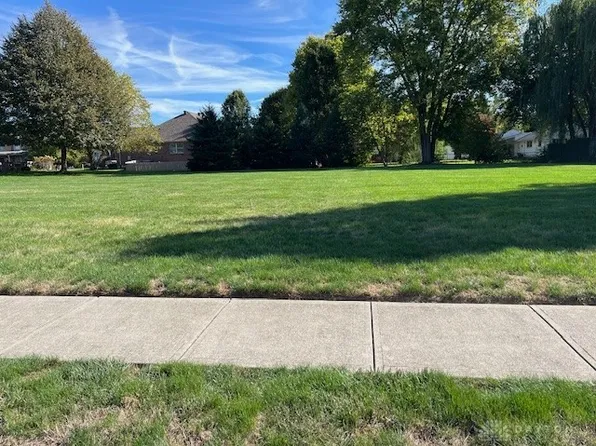 1965 Quail Nest Ct, Troy, OH 45373