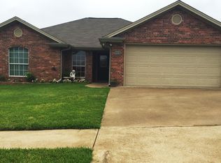 11231 Triple Crown Dr, Flint, TX 75762