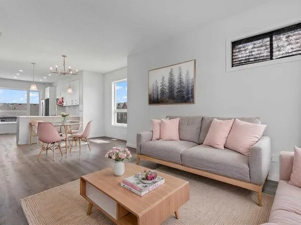 30 Evanscrest Mnr NW, Calgary, AB T3P 2A3