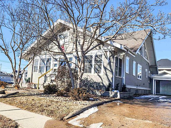 3rd image of 800 E Main St