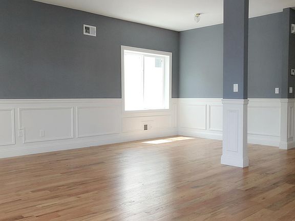 3rd image of 436 Eltingville Blvd #1F