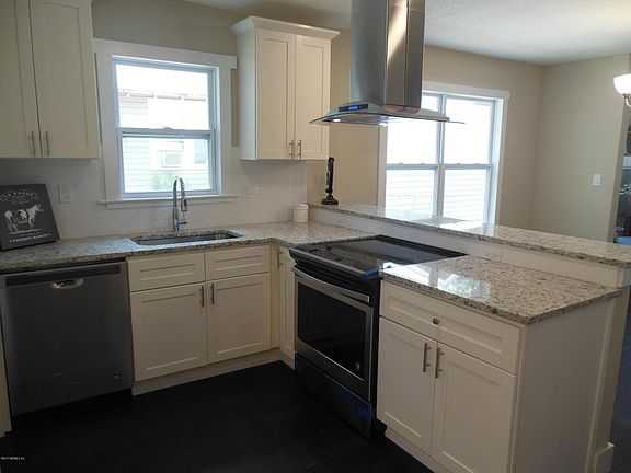 4th image of 2952 Rosselle St