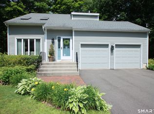 10 Old Village Lane, Farmington, CT 06085