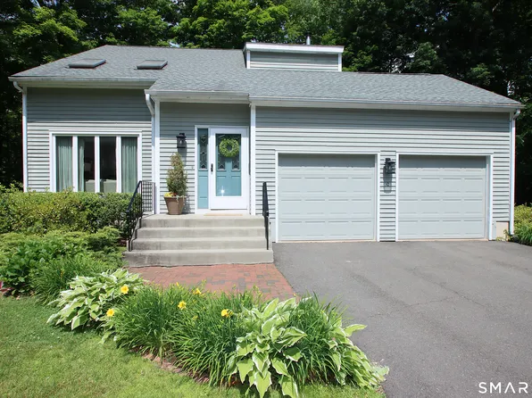 10 Old Village Lane, Farmington, CT 06085