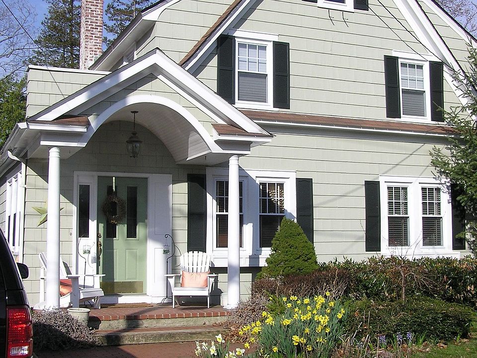 1st image of 8 Montauk Ave