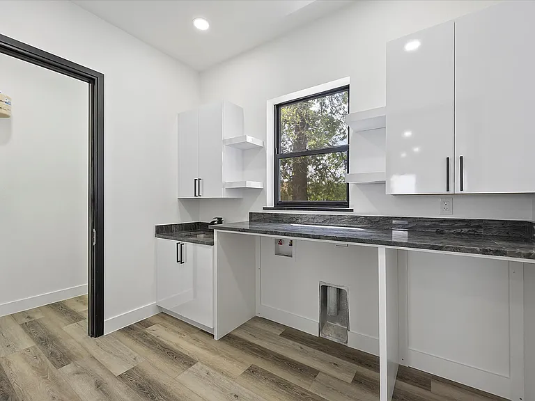 2811 Rodeo Dr — Photo 18