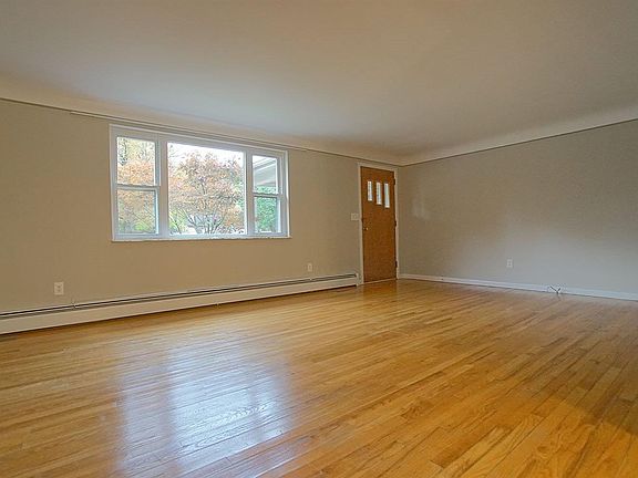 3rd image of 9039 Saxton Dr