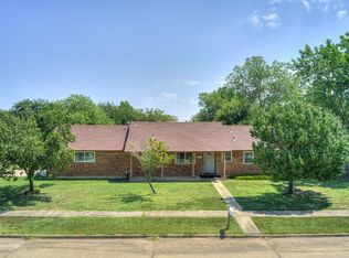 2200 Crystal Dr, Moore, OK 73160