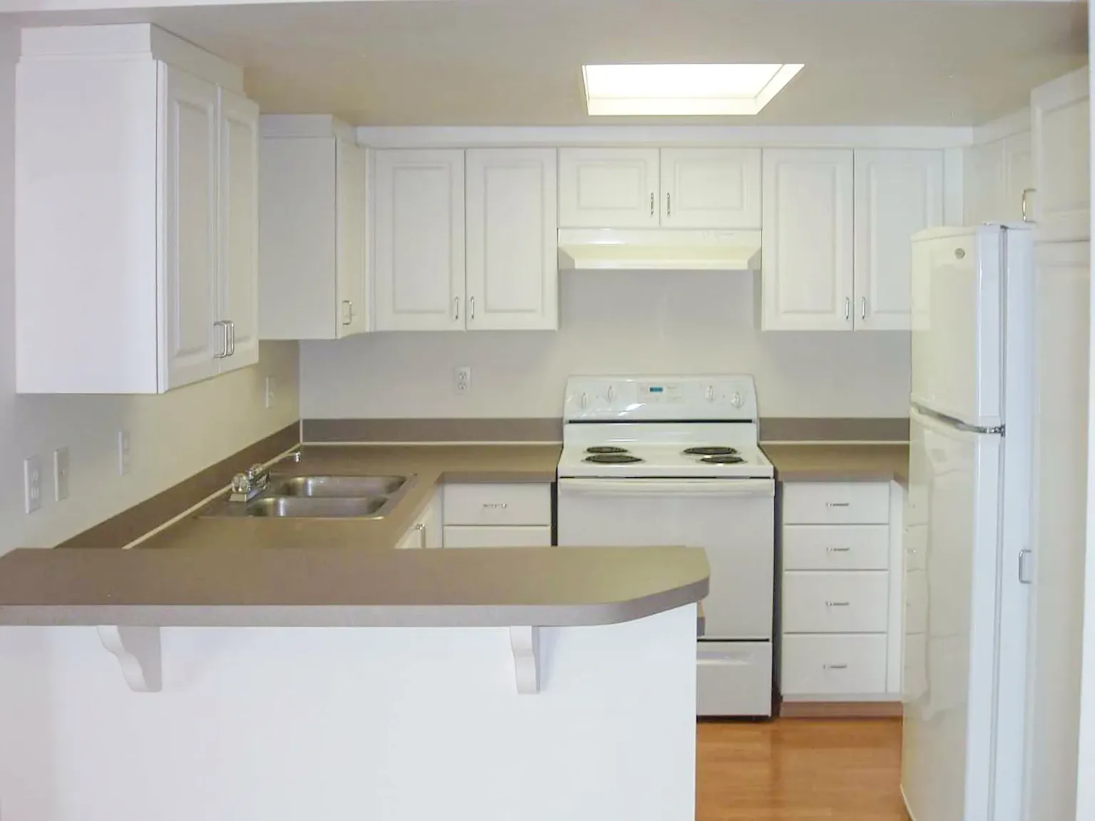 Heritage Square Apartment Homes — Photo 3