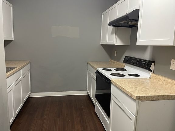 4th image of 3451 Hillside Ave