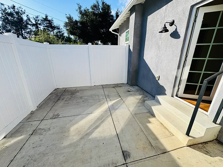 825 N Pasadena Ave — Photo 33
