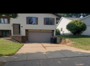 719 Crawford Dr, Cottage Grove, WI 53527