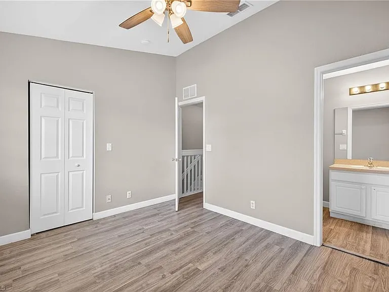 8289 Pacific Beach Dr — Photo 15