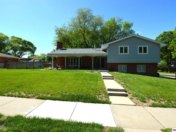 7440 Glenwood Cir, Lincoln, NE 68510