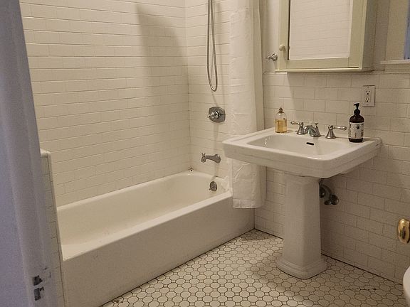 4th image of 163 Capp St #163