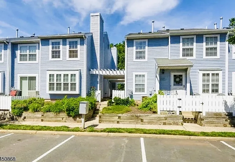 111 Almond Dr #111 — Photo 2